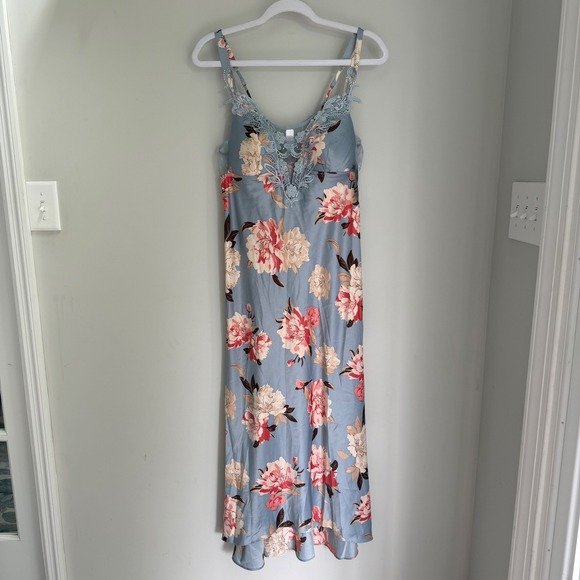 FLORA Other - NEW FLORA Slip Dress Negligee Blue Floral Lace Long Chemise Padded Medium NWT